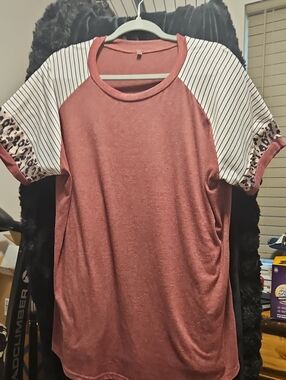 Women’s Raglan Sleeve Tee with Striped & Leopard Accent - Mauve